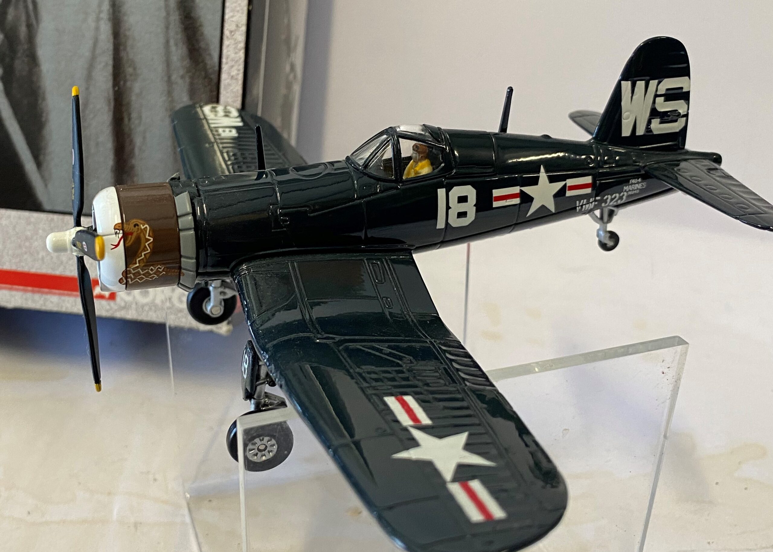 F-4U Corsair 1:72 スケールモデル F4U Corsair 1:72 Display Model - Easy Model EM-37234 - $21.95