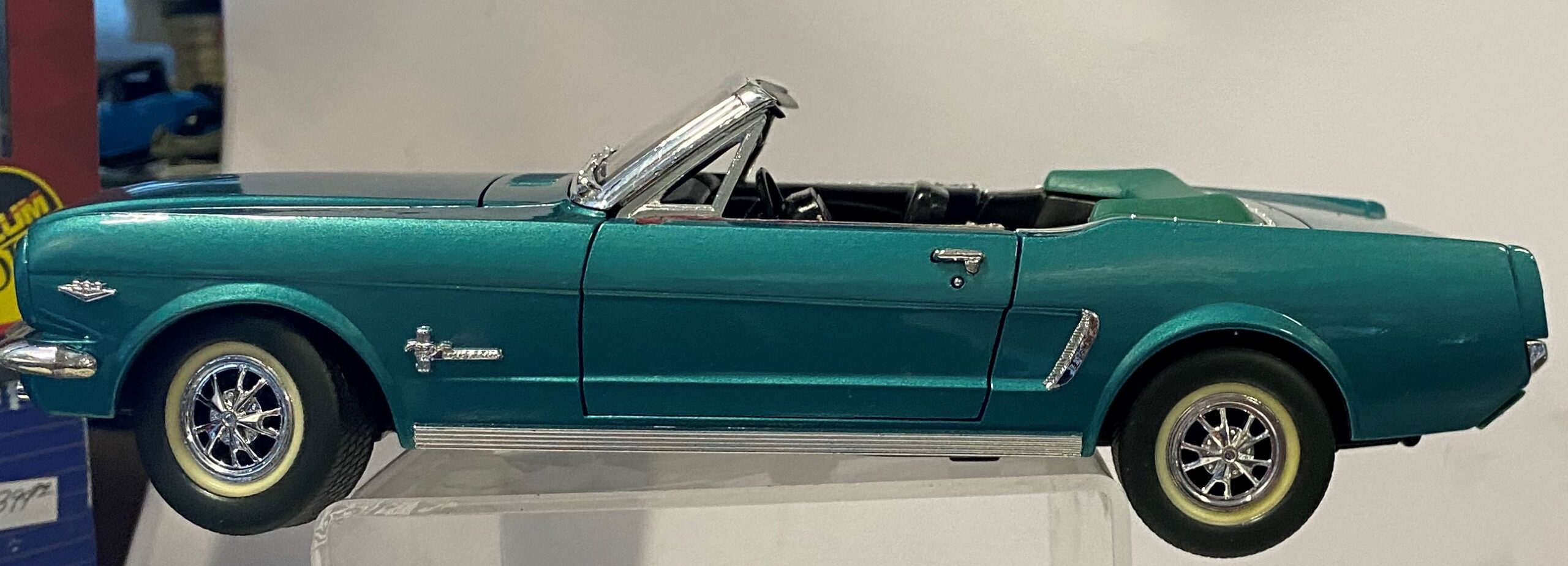 【箱付き・希少】Mira Ford Mustang 1965 1/18 箱付き・希少】Mira Ford Mustang 1965 1/18 1:18 Mira 1965 Ford