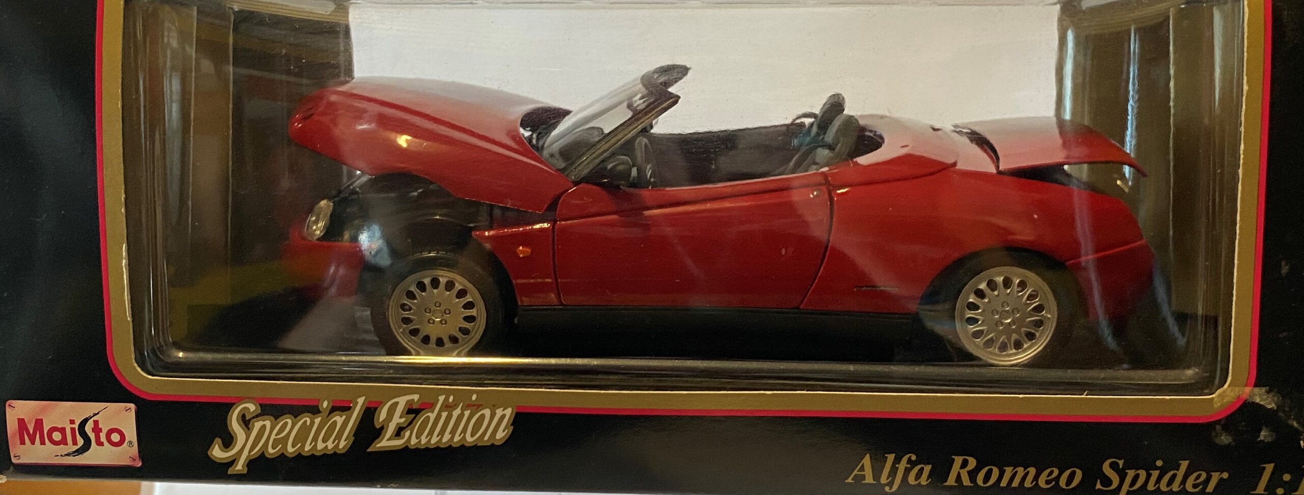 MAISTO ALFA ROMEO Spider, rot, 1/18 EUR 15,00 - DE