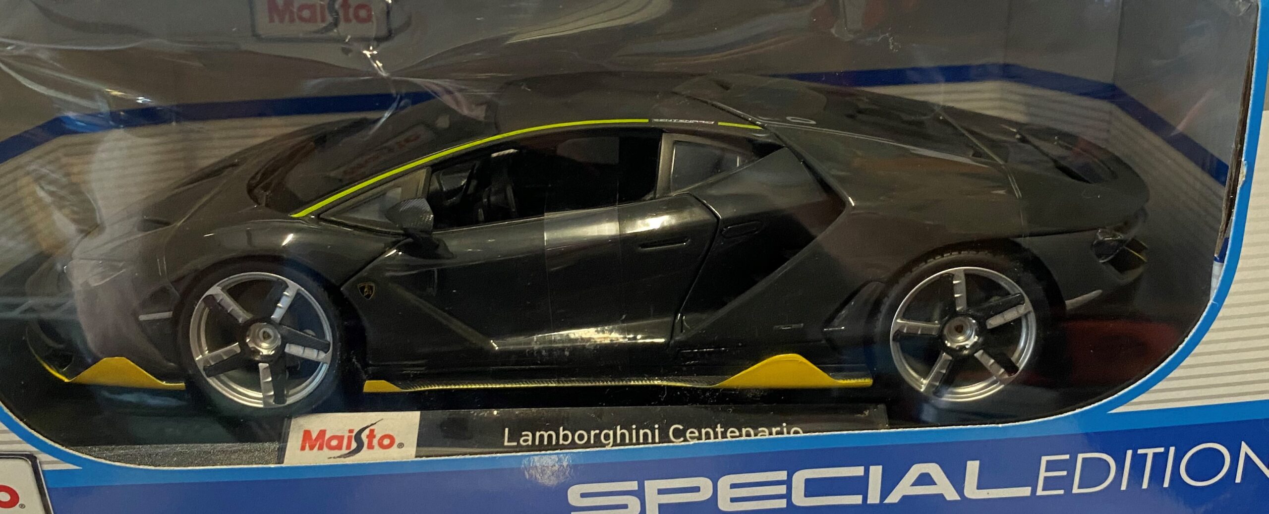 マイスト　Maisto ランボルギーニ　Centenario 1/18 Amazon.com: Maisto 1:18 Scale Special Edition Lamborghini