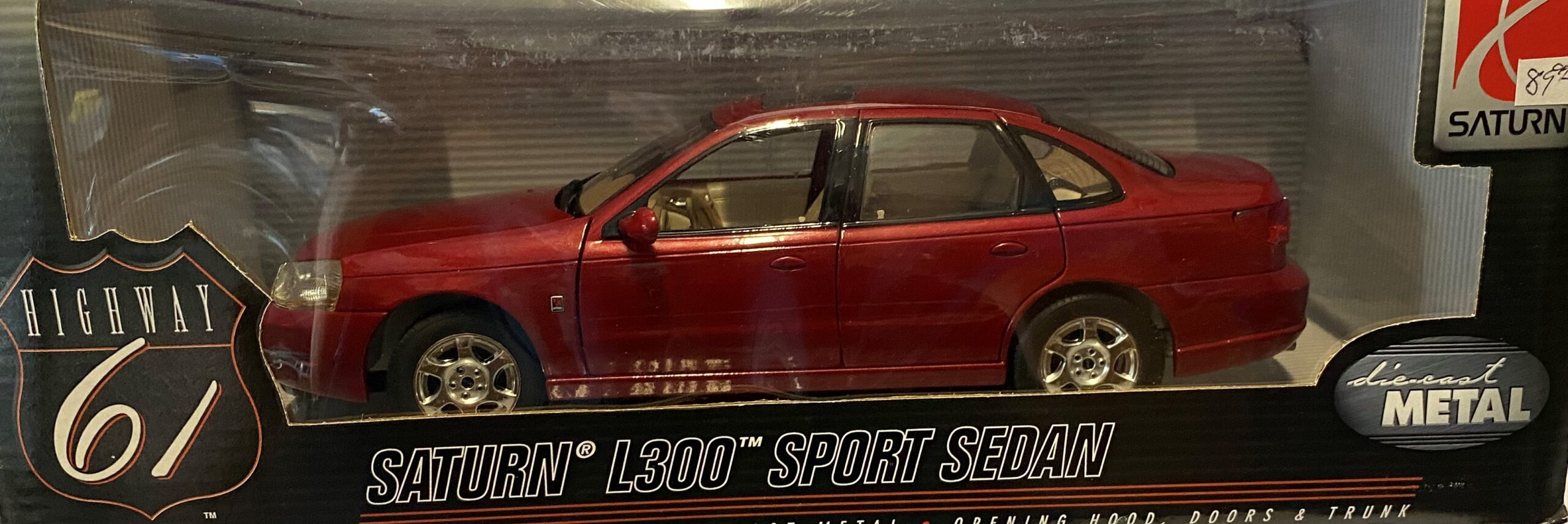 Highway 61 Saturn L300 Sport Sedan 1:18 - Big Bill's Die Cast