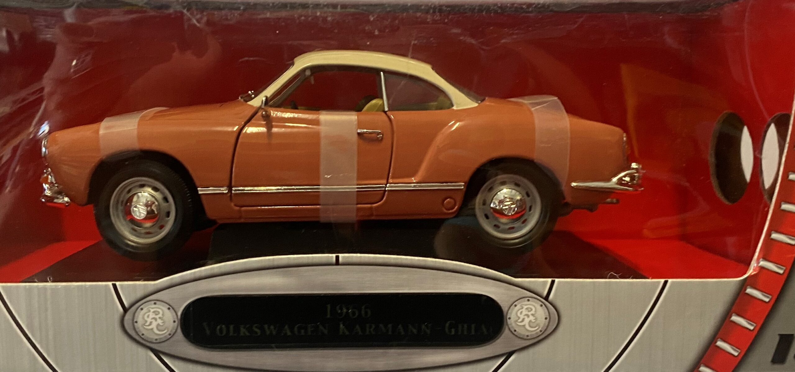 Signature VW Karmann Ghia 1:18 - Big Bill's Die Cast