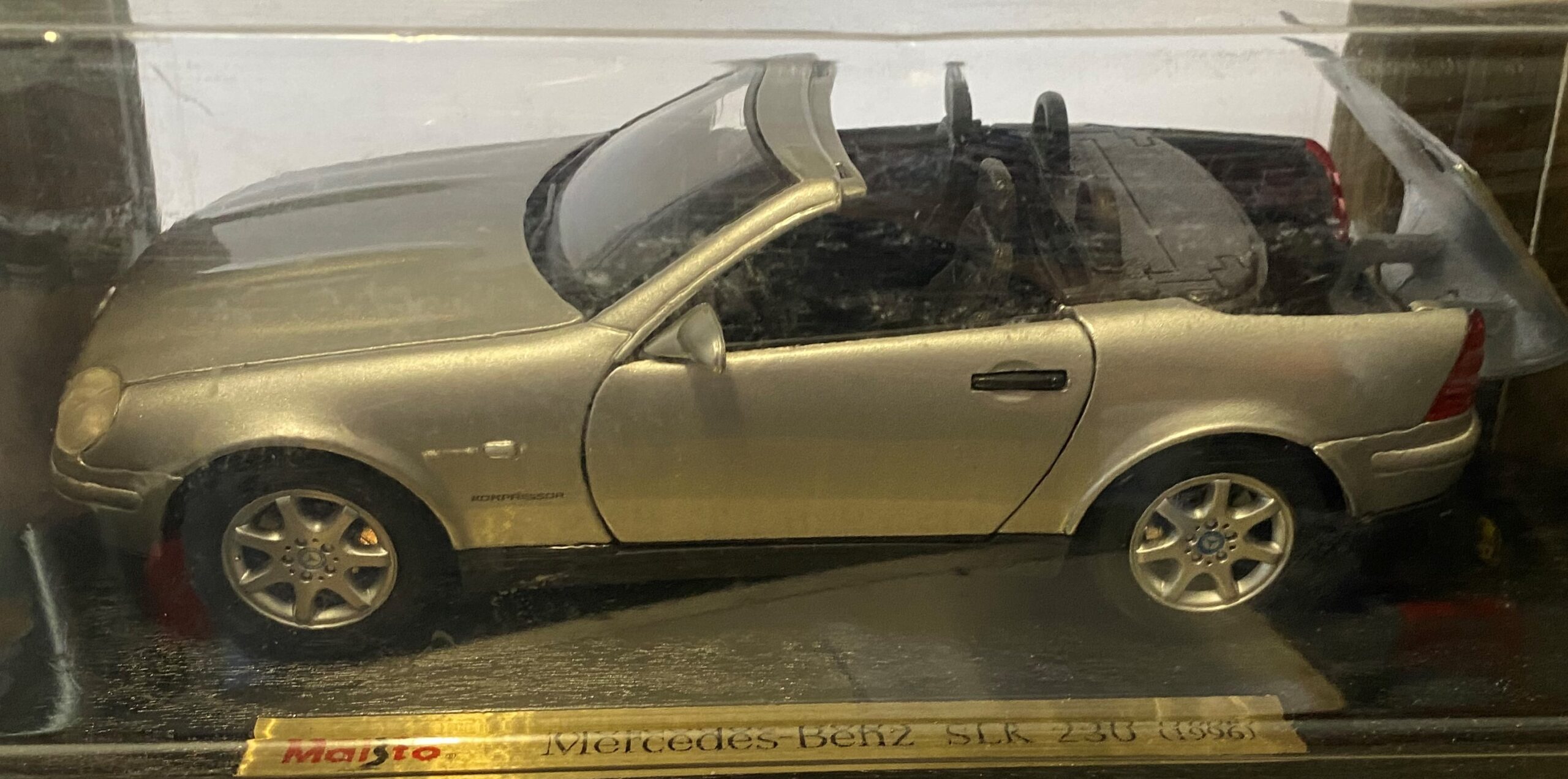 MERCEDES BENZ SLK230 1/18スケール　ミニカー Mercedes Benz SLK 230 - Silver - 1/18 Scale - Maisto - 1996