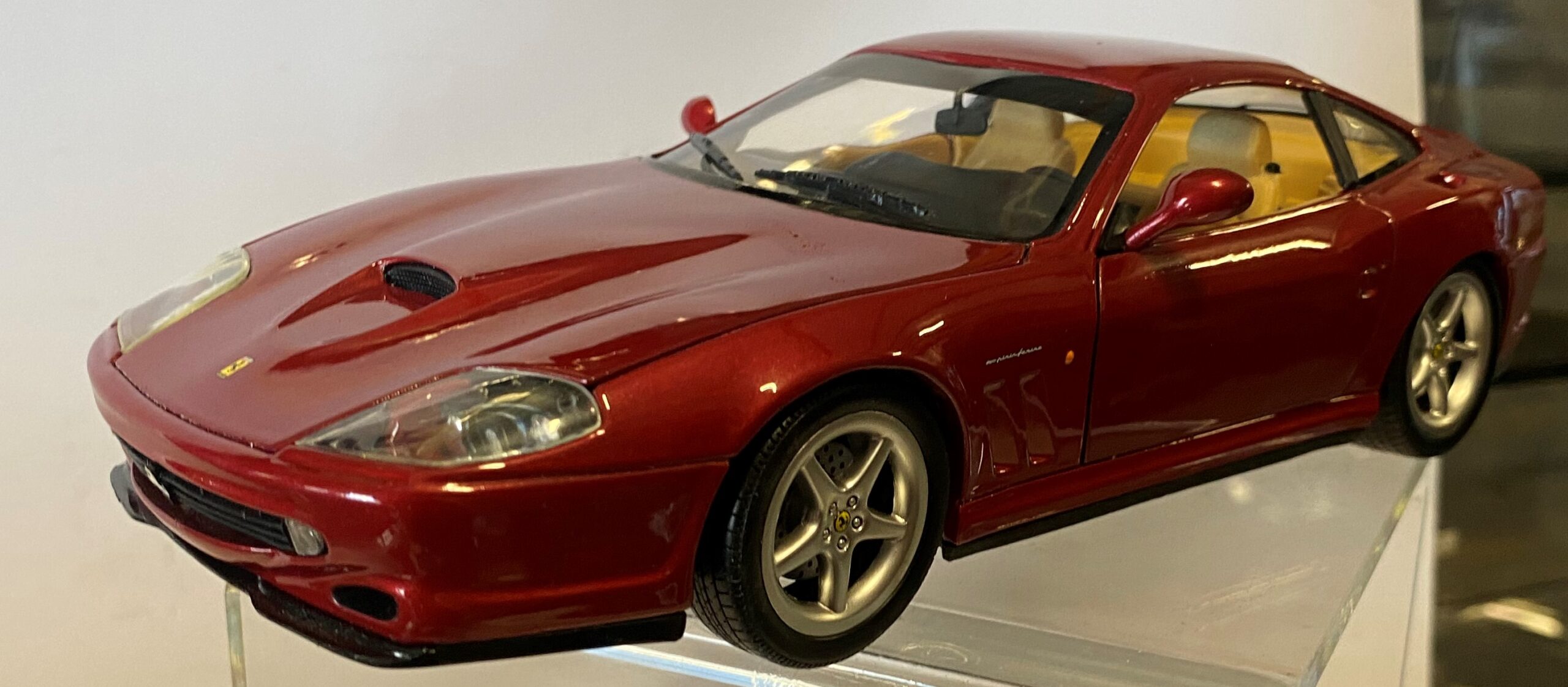B21 1:43 IXO HOTWHEELS FER003 FERRARI 575M 575 M MARANELLO