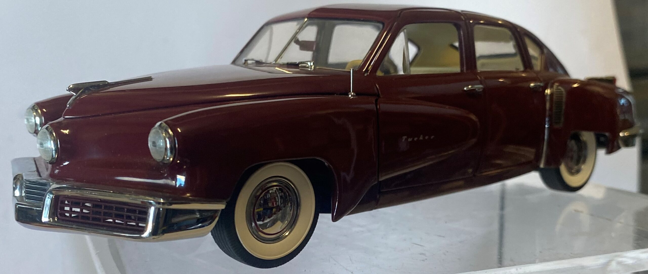 Danbury Mint '48 Tucker "Tin Goose" 1st car made by Tucker ,see doors