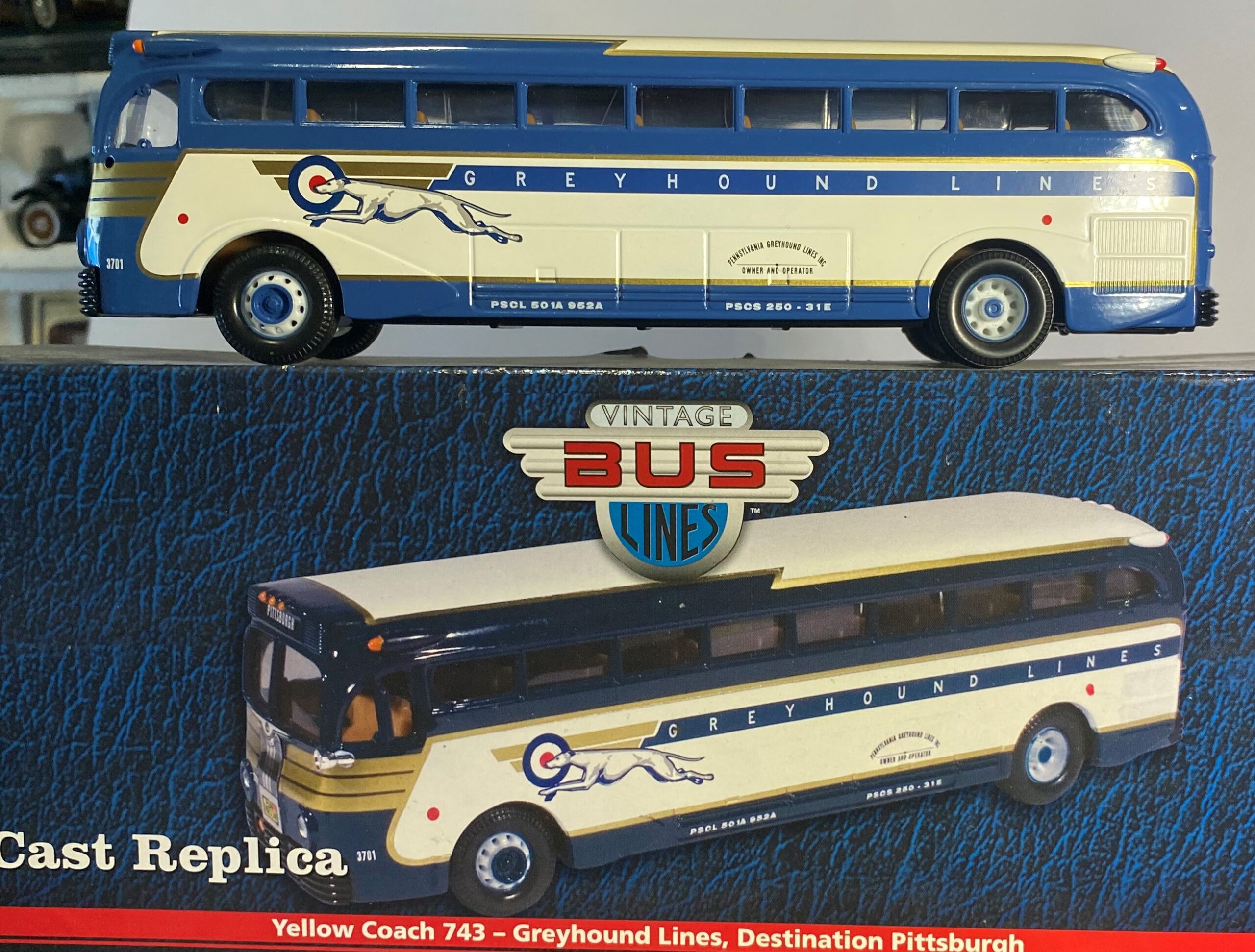 Corgi Vintage Greyhound Bus Yellow Coach 743 1:50 - Big
