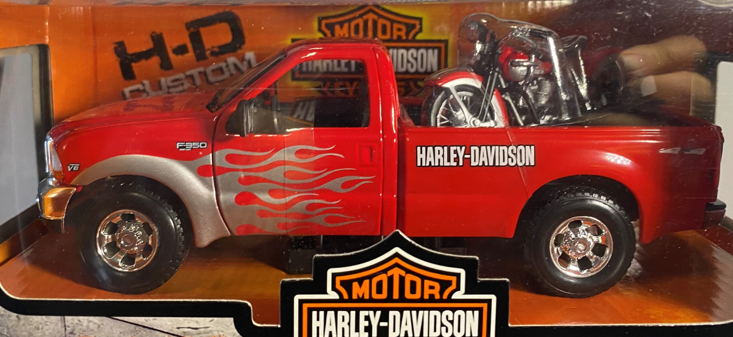 Maisto Harley Davidson '38 Knucklehead & '99 Ford F-350 Pickup 1